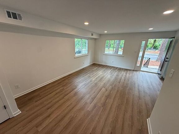 2nd image of 704 Hawes Ct