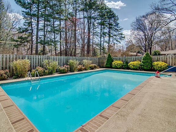 3rd image of 414 Bywood Dr