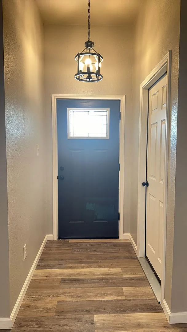 802 Samuel Drive — Photo 2