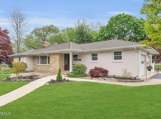 400 Lake Ave, Oakhurst, NJ 07755