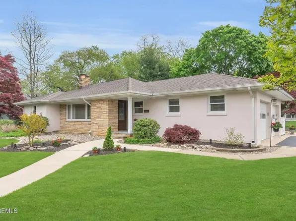 400 Lake Avenue, Oakhurst, NJ 07755