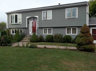 12 Lighthouse Ln, Warwick, RI 02889