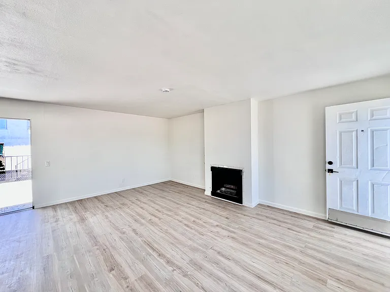 422 N Vine St #D — Photo 4