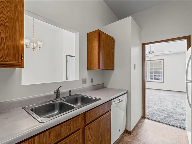 108 Oak Creek Plaza — Photo 46