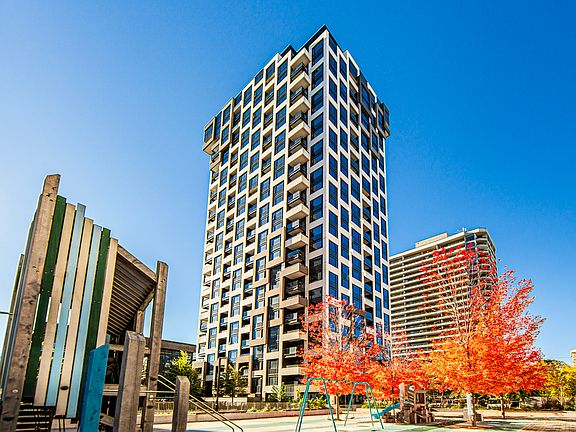 3rd image of 50 High Park Ave #898471