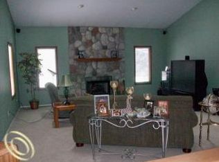 2730 Harrington Rd, Rochester Hills, MI 48307