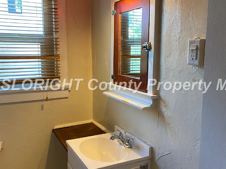 726 Johnson Ave — Photo 8