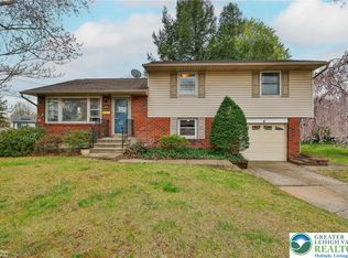 1961 Ravenwood Dr, Bethlehem, PA 18018