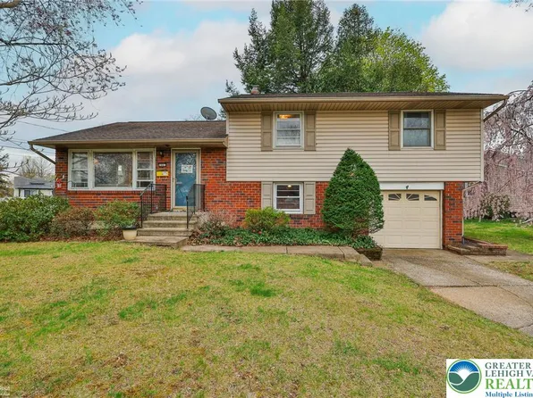 1961 Ravenwood Dr, Bethlehem, PA 18018