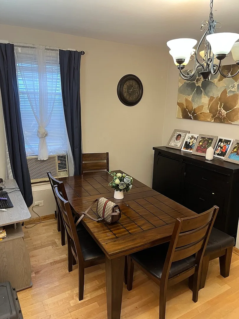 3 bed, 1.5 bath, 1200 sqft, $3,200 — Photo 3
