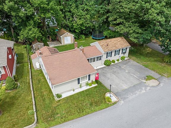4th image of 121 Lake Shore Dr