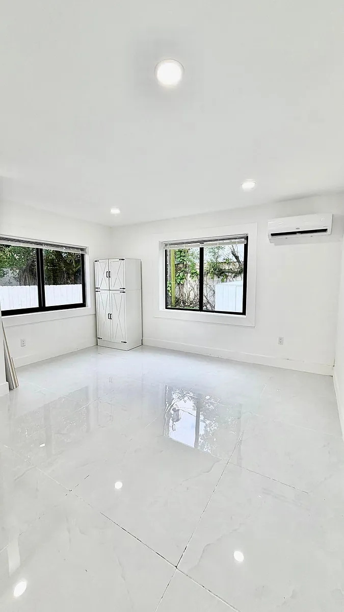 Building Photo - 1268 NW 55th St #1