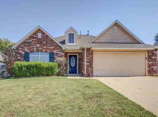 5317 S Redbud Dr W, Sand Springs, OK 74063