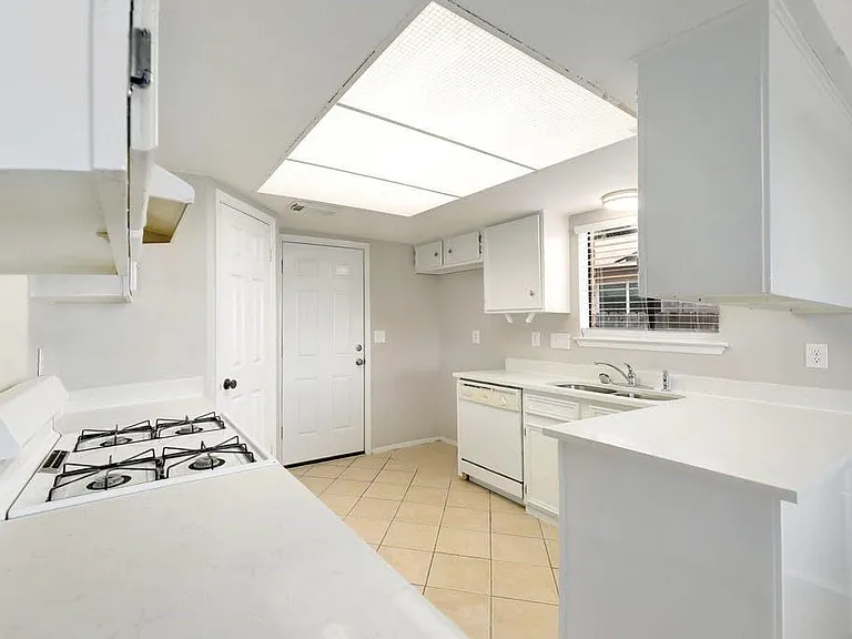 1214 Doonesbury Dr — Photo 10