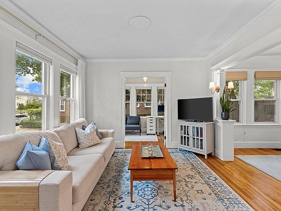 5th image of 129 Waverley Ave #129