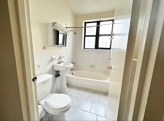 Rented by EastMount Realty LLC | media 6