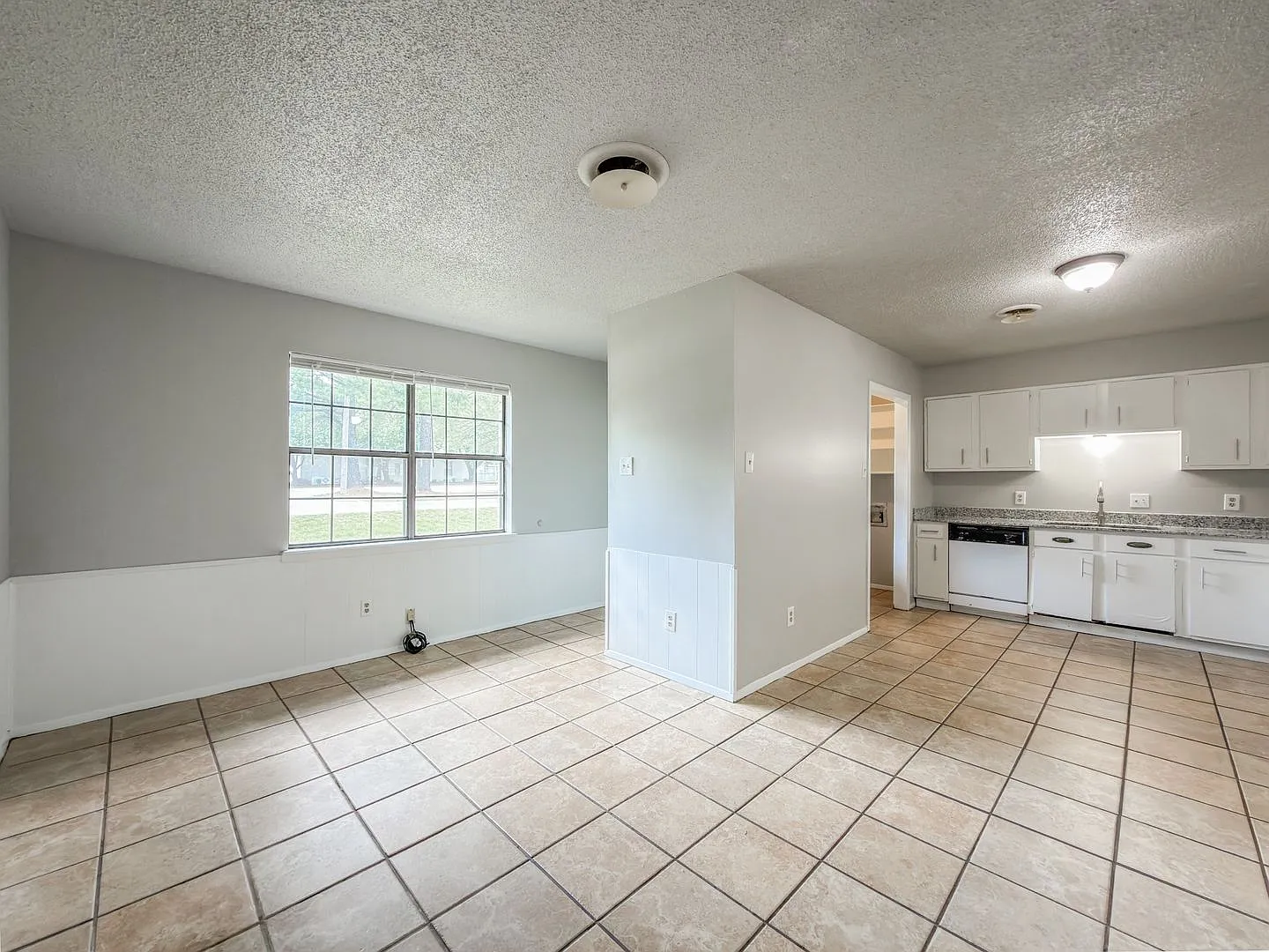 Cozy 2 Bed 1 Bath Duplex For Rent! — Photo 3