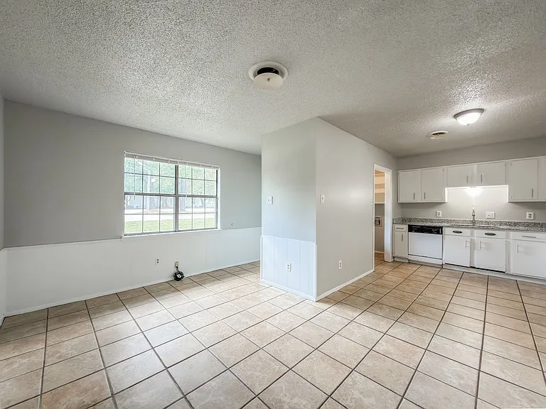 2802 Grinnell Ave — Photo 3