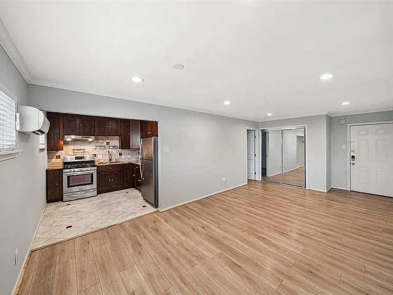 311 Hawthorne St #16 — Photo 4