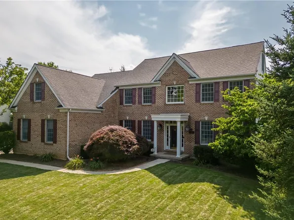 2106 Cross Creek Rd, Macungie, PA 18062