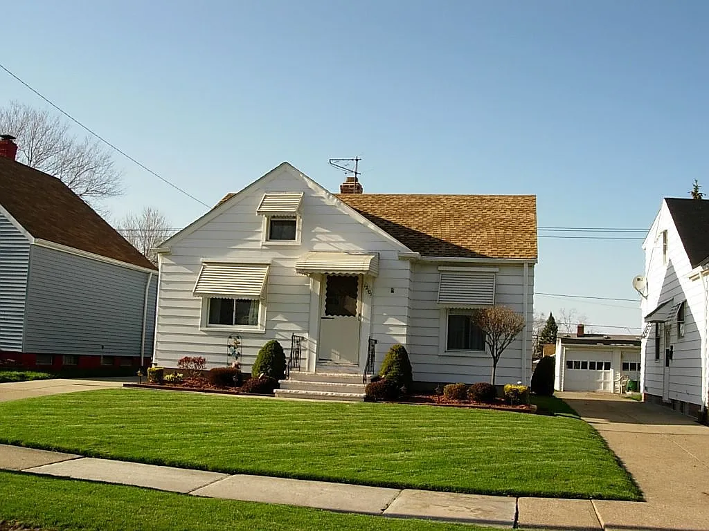 12101 Darlington Ave photo 1