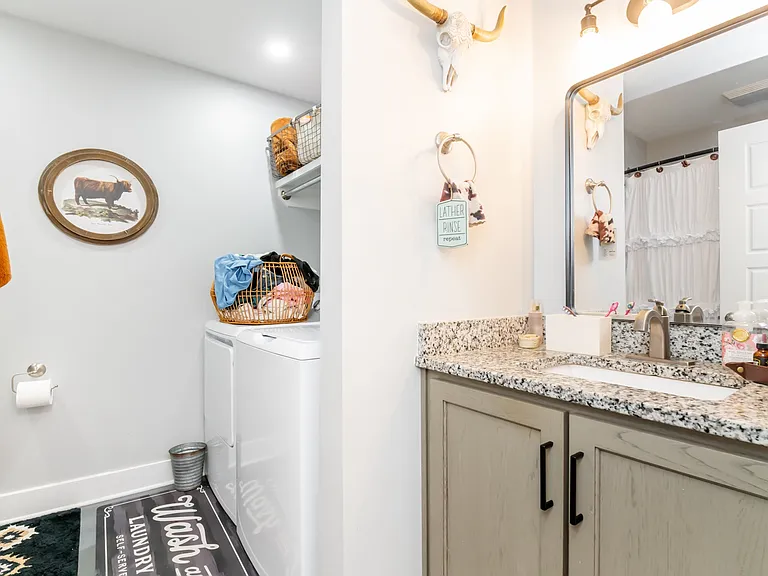 1422 E Elm St #2 — Photo 16