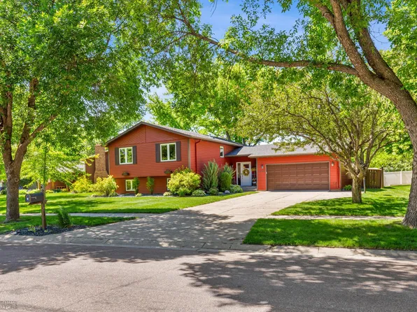 1814 Prairie Ln S, Fargo, ND 58103