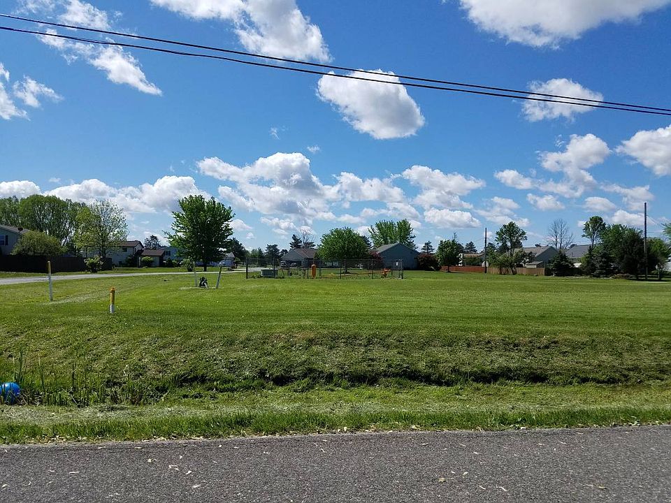 2nd image of 42172 Meadow Ln