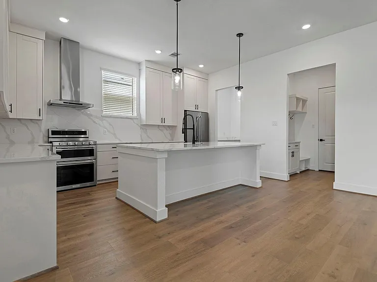1911 Drover Ln — Photo 5