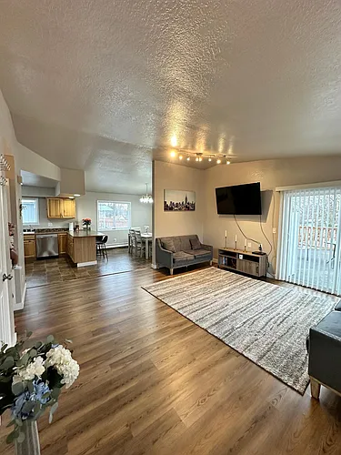 3303 Cope St #2 Photo 1