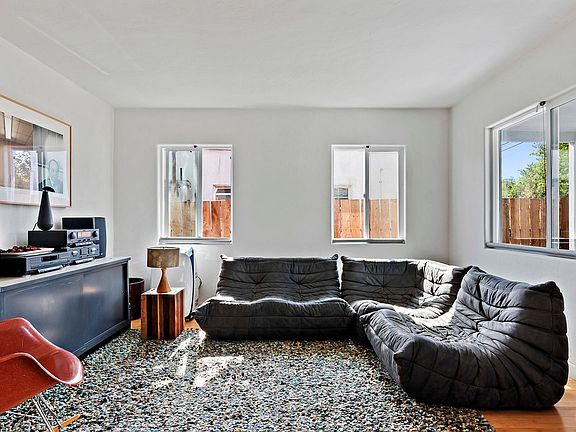 5th image of 2762 Denby Ave