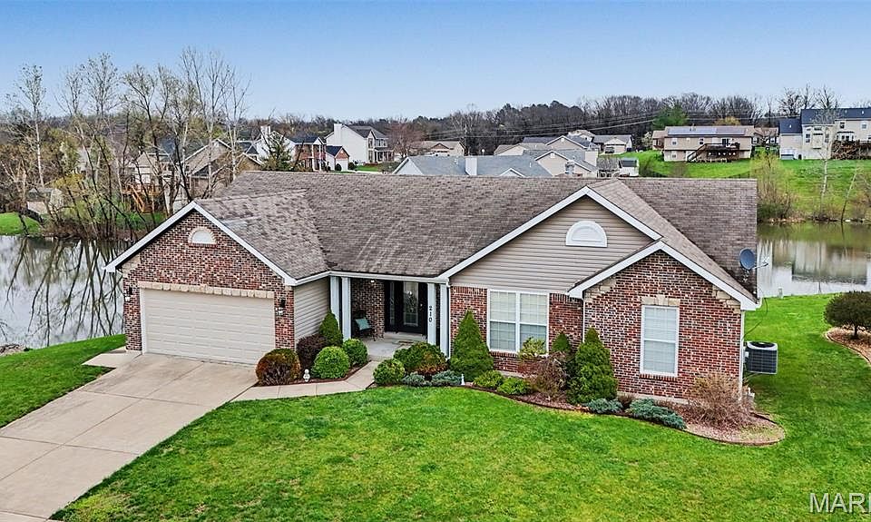 1st image of 210 Prairie Lake Dr