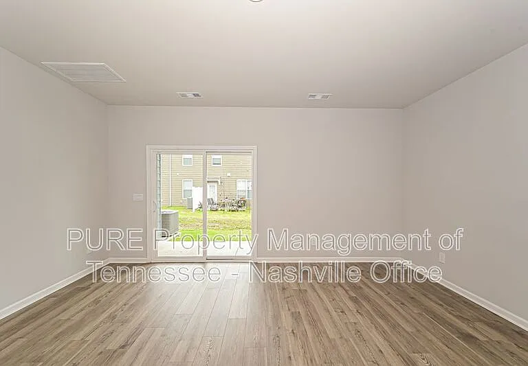 405 Augustine Dr — Photo 7