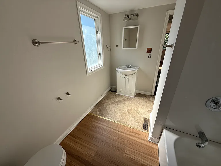 208 Saint Marys Ave #E — Photo 11