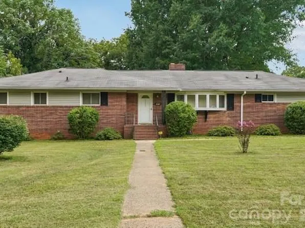 2819 Gardner Park Dr, Gastonia, NC 28054