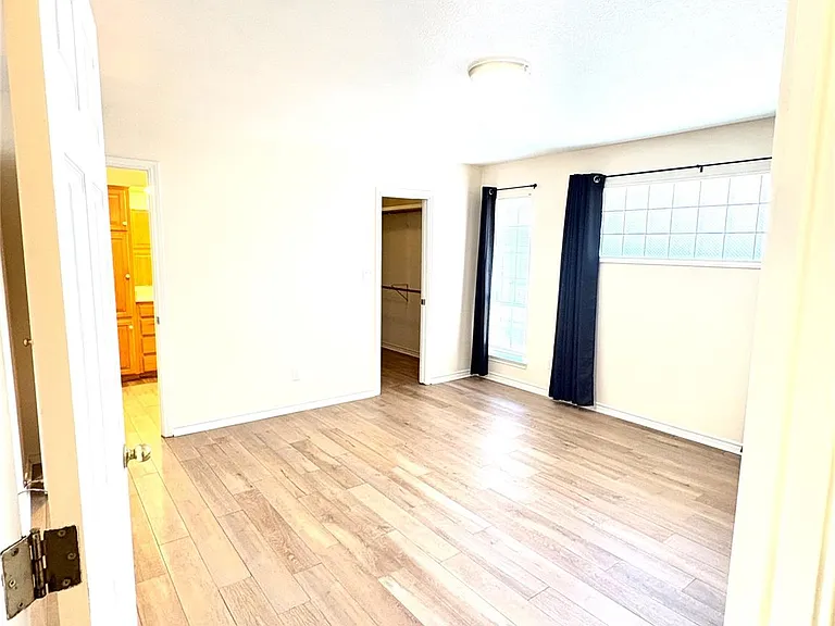 211 Fox Xing — Photo 6