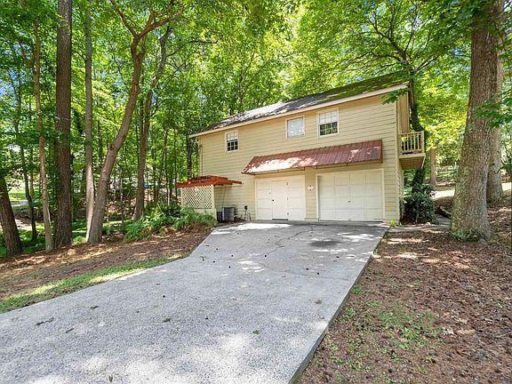 Other corner View, driveway