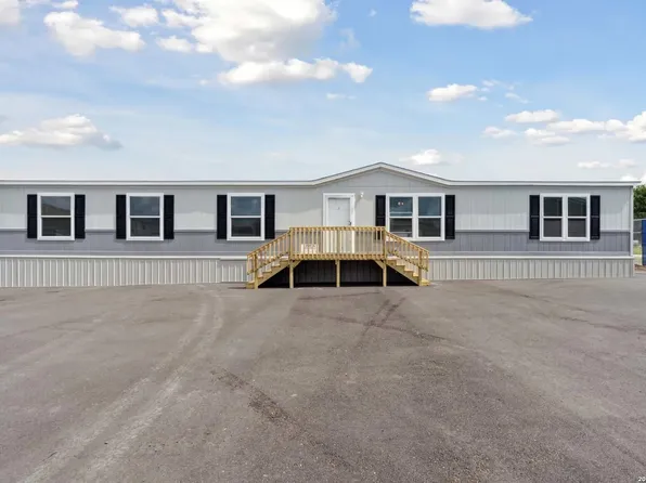 136 Parkview, Floresville, TX 78114