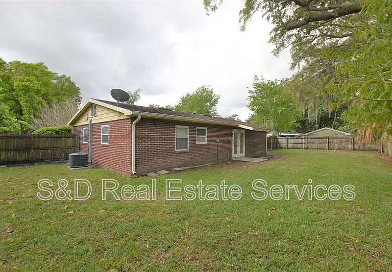 1424 Phyllis St — Photo 25