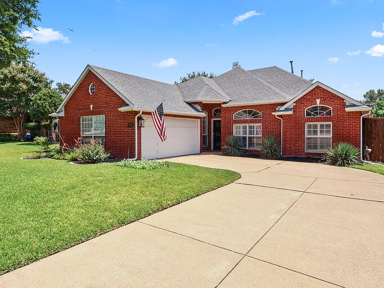 705 Tealwood Ln — Photo 1