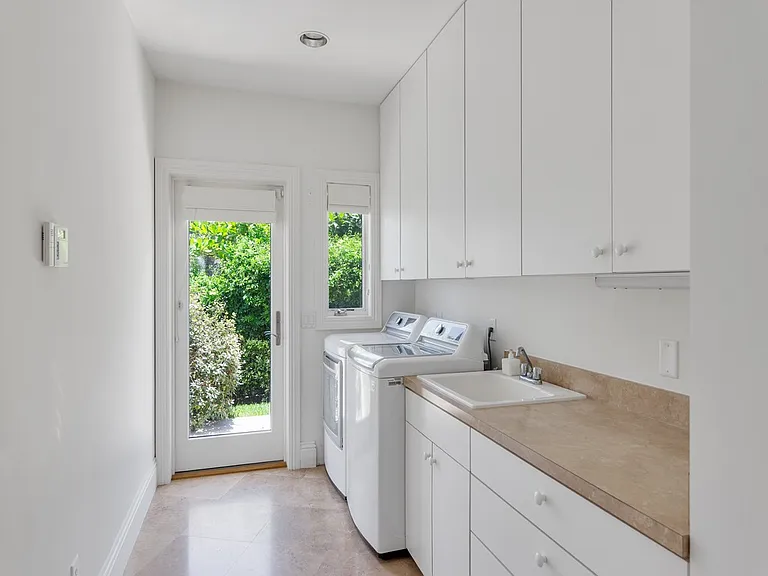 1575 Shorelands Dr E — Photo 14