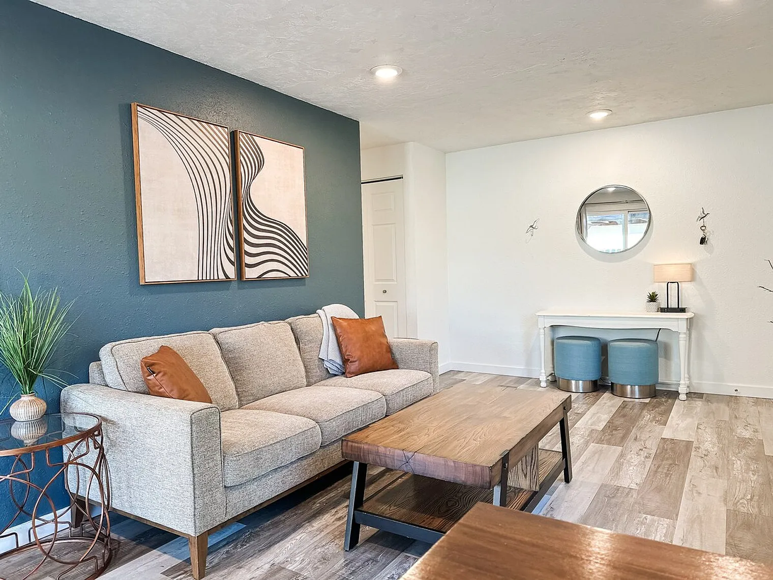 2 bed, 1.0 bath, 818 sqft, $4,230 — Photo 1