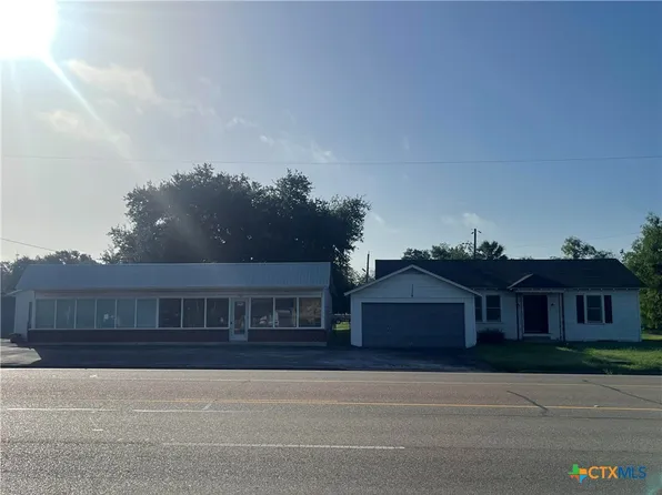 1701-1703 N Esplanade St, Cuero, TX 77954