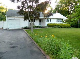 28 California Ave, Medford, NY 11763