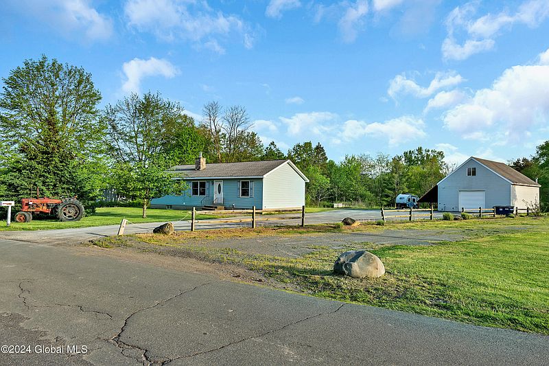 3rd image of 329 Menemsha Lane
