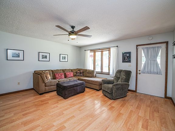 4th image of 917 Edwin Dr