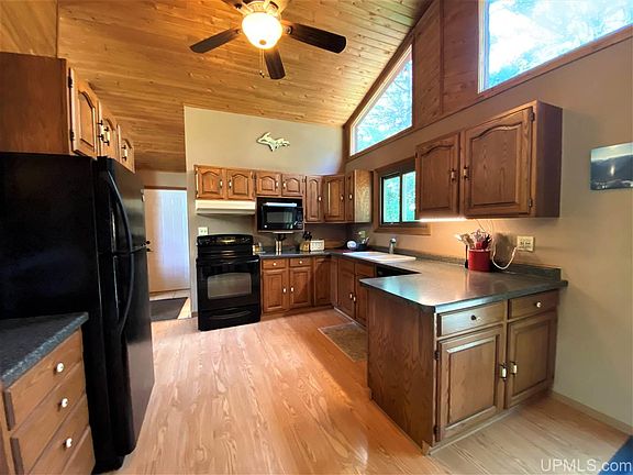 5th image of 30 Edgewood Dr