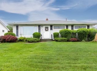 614 E Parkleigh Dr, Seven Hills, OH