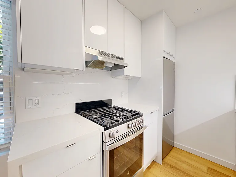 2425 Buchanan St #113 — Photo 5