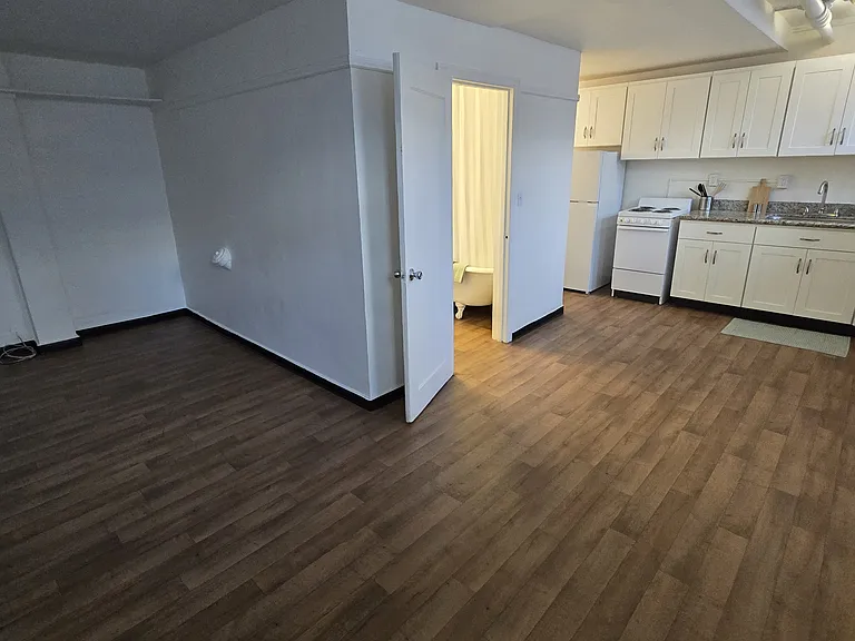 The Castle Apartments — Photo 6
